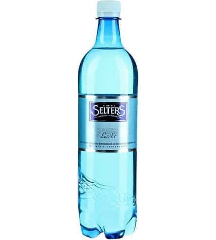 Вода минеральная Selters Leicht питьевая слабогазированная лечебно-столовая 1 л