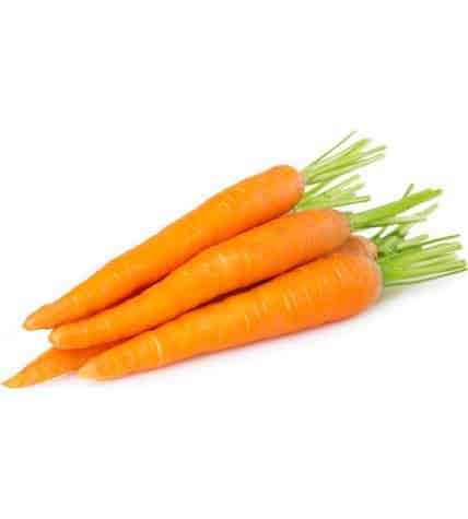 Морковь желтая свежая в лотке