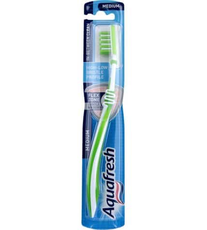 Зубная щетка Aquafresh In Between Clean средней жесткости