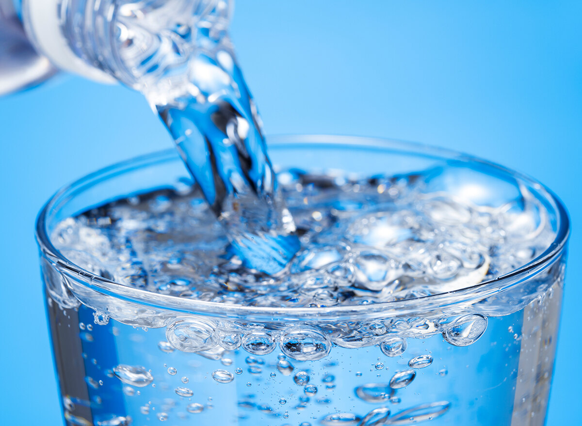 Газированную воду диабет можно. Вода. Питьевая вода. Вода газированная. Минеральные воды.