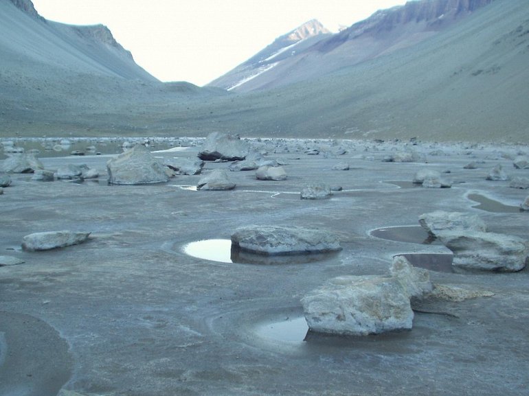 Озеро дон-жуан соль. Озеро дон жуан. Дон жуан река антарктида. Озеро дон жуан в антарктиде. Озеро дон жуан в антарктиде фото.
